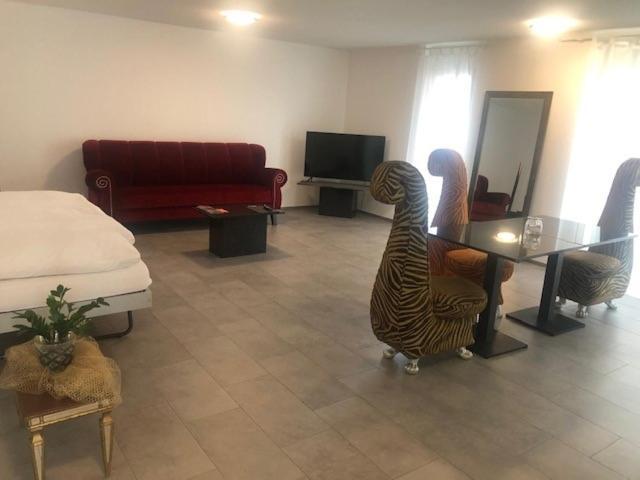 Hotel Hippel Krone Kerzers Экстерьер фото