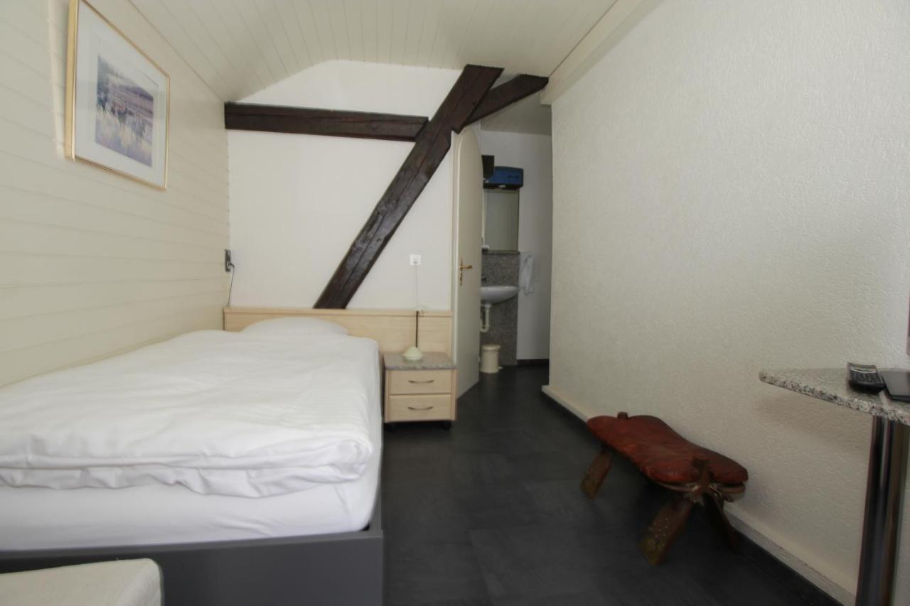 Hotel Hippel Krone Kerzers Экстерьер фото
